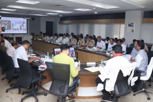 राज्य सड़क सुरक्षा परिषद की बैठक में दोनों उपमुख्यमंत्रियों और परिवहन मंत्री ने की समीक्षा