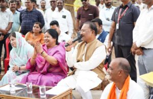 सक्ति जिले के ठठारी गांव पहुंचे मुख्यमंत्री, चौपाल लगाकर सुनी ग्रामीणों की समस्याएं