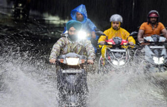 मौसम का बड़ा बदलाव: 10 हजार KM लंबी बादलों की पट्टी से बढ़ी बारिश की उम्मीद, बंगाल की खाड़ी पहुंचते ही बदलेगा मिजाज