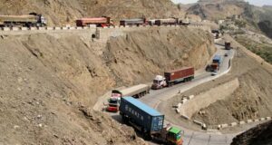 पाकिस्तान से दूर हुआ अफगान व्यापार, ट्रांजिट ट्रेड में भारी गिरावट दर्ज