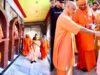 सीएम ने मां के चरणों में झुकाया शीश, स्वस्थ-समृद्ध उत्तर प्रदेश के लिए की प्रार्थना