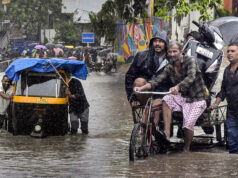 Gujarat Rain Alert: मूसलाधार बारिश से जनजीवन बेहाल, 5 शहर जलमग्न, हेलीकॉप्टर से लोगों को निकाला गया
