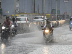IMD Rain Alert: गुजरात, जम्मू-कश्मीर और उत्तर प्रदेश में मौसम का कहर, रेड-ऑरेंज अलर्ट जारी