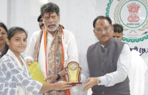 रायपुर: मुख्यमंत्री विष्णुदेव साय ने मेधावी विद्यार्थियों को किया सम्मानित, बढ़ाया उत्साह