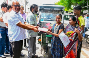 CM योगी के संकल्प से बदली ‘खुशी’ की जिंदगी, इलाज-शिक्षा के बाद अब आय का भी हुआ इंतजाम