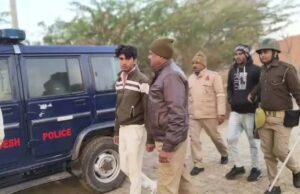 यूपी के मिनी जामताड़ा में बड़ी कार्रवाई, 60 मोबाइल समेत कई उपकरण बरामद