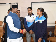 एशियन गेम्स के लिए क्वालीफाई खिलाड़ियों से टीटी नगर स्टेडियम में मिले मंत्री सारंग, बढ़ाया हौसला