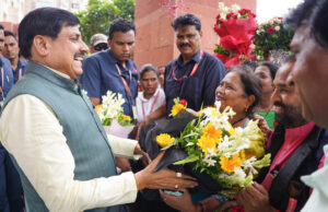 10 साल बाद मिला प्रमोशन! CM डॉ. मोहन यादव के फैसले से गदगद कर्मचारी, ढोल-नगाड़ों से किया स्वागत