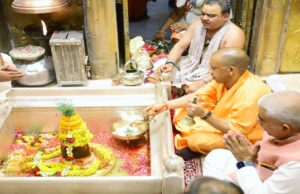 सीएम योगी ने चौकाघाट स्थित विद्युत सब स्टेशन का किया स्थलीय निरीक्षण