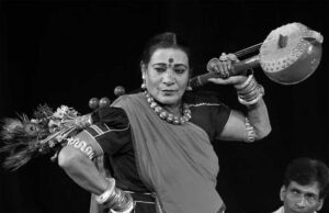 पंडवानी की विश्वविख्यात साधिका का पैतृक गांव गनियारी में पूरे राजकीय सम्मान के साथ हुआ अंतिम संस्कार; हजारों लोगों ने दी अंतिम श्रद्धांजलि