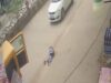 छत्तीसगढ़ में स्कूल वैन से गिरा बच्चा, चलते वाहन का गेट खुलने से मचा हड़कंप