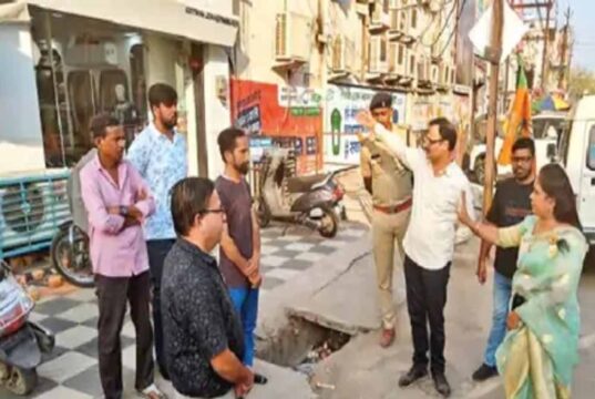 रायपुर के पंडरी मार्केट में प्रशासन की बड़ी कार्रवाई, पुरानी होलसेल दुकान से हटा अतिक्रमण