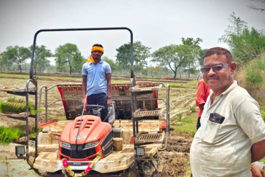 बालोद के भरदाकला में आधुनिक कृषि तकनीक बनी मिसाल, कम समय में बेहतर गुणवत्ता से धान की रोपाई