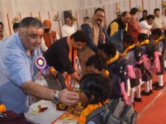 पर्यटन मंत्री राजेश अग्रवाल ने नवप्रवेशी बच्चों का किया आत्मीय स्वागत