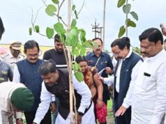 सहकारिता मंत्री केदार कश्यप ने खुद उड़ाया ड्रोन
