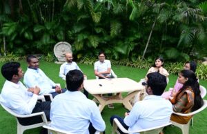 रायपुर में हुई आत्मीय भेंट, वित्त मंत्री ने दी बधाई और उज्ज्वल भविष्य के लिए शुभकामनाएं