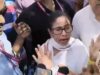 बंगाल में ममता बनर्जी के काफिले पर पथराव, पुलिस हिरासत में TMC कार्यकर्ता की मौत से गुस्सा