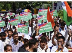 हेमंत सोरेन के फैसले पर छात्रों ने बांटी मिठाइयां, कहा- परीक्षा रद्द होना पहली जीत, CBI जांच तक अनशन जारी