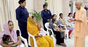 ‘कहां से आए हैं, क्या परेशानी है’ के अपनत्व भाव से सीएम योगी ने हर पीड़ित की पूछी समस्या