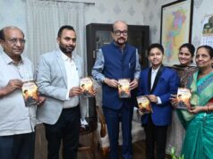 राज्यपाल डेका ने 12 वर्षीय छात्र मास्टर दिव्यांश की पुस्तक ‘थॉट्स अबाउट गॉड‘ का किया विमोचन