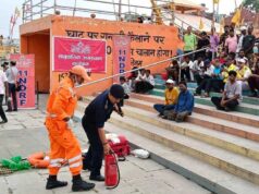 वाराणसी में एनडीआरएफ का जागरूकता अभियान, श्रद्धालुओं को बताए आपदा से बचाव के उपाय