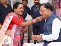 मुख्यमंत्री निवास में रक्षाबंधन का आत्मीय उल्लास, विभिन्न क्षेत्रों से पहुंचीं माताओं-बहनों ने मुख्यमंत्री को बांधी राखी