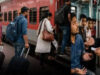 Indian Railways Rule: ट्रेन यात्रा से पहले जान लें रेलवे का 5 मिनट नियम, नहीं होगी परेशानी