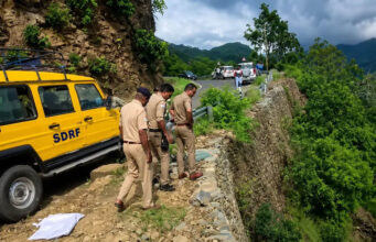 उत्तराखंड में दर्दनाक सड़क हादसा, देवप्रयाग-पौड़ी मार्ग पर बोलेरो खाई में गिरी; परिवार के 5 सदस्यों की जान गई
