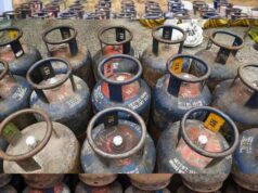 LPG Price Today: गैस सिलेंडर हुआ ₹200 सस्ता, जानें दिल्ली, मुंबई, चेन्नई और कोलकाता में नए दाम