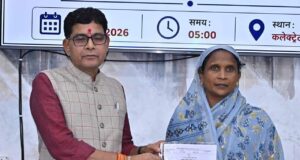 राजस्व मंत्री टंक राम वर्मा ने हितग्राहियों को वितरित किए डिजिटल जाति प्रमाण पत्र