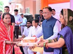 रक्षाबंधन पर ‘विष्णु भैया’ ने 50 बहनों को दिया आत्मनिर्भरता का उपहार, सौंपे ई-रिक्शा