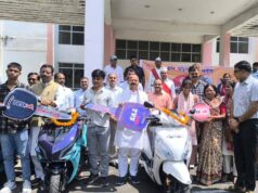 10 मेधावी छात्रों को मिली स्कूटी की सौगात, मुख्यमंत्री स्कूटी योजना के तहत वितरण