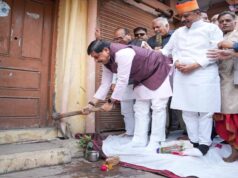 सड़क चौड़ीकरण के लिए CM यादव ने खुद तोड़ा पैतृक मकान का हिस्सा