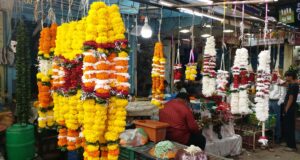 बारिश और बढ़ती मांग से फूलों की कीमतों में 60% तक उछाल