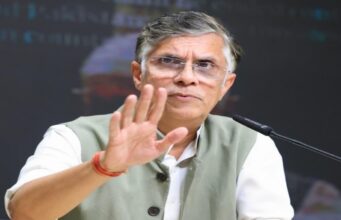 पवन खेड़ा के हिजाब बयान पर पूनावाला का हमला, बोले- कांग्रेस ने किया सेल्फ गोल
