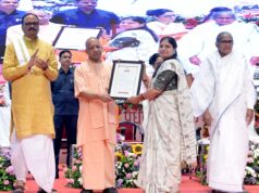 मुख्यमंत्री योगी आदित्यनाथ ने बांटे नियुक्ति पत्र, मंच पर 12 अभ्यर्थियों को सौंपे पत्र