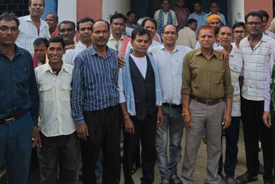 पंधी में महरा वस्त्रकार समाज की अहम बैठक, आसपास के कई गांवों से पहुंचे समाजजन; संगठन को मजबूत करने पर मंथन