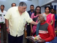 मंत्री राजेश अग्रवाल ने 25 वरिष्ठजनों को वितरित किए वस्त्र एवं फल, आत्मीय संवाद कर जाना कुशलक्षेम