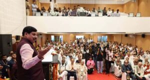 सिंधी समाज के महापुरुषों राजा दाहिर, संत कंवरराम और शहीद हेमु कालानी की जीवनी को पाठ्यक्रम में शामिल कर राज्य सरकार ने निभाया अपना वादा