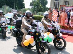 मुख्यमंत्री योगी आदित्यनाथ ने 25 चार-पहिया और 62 दो-पहिया वाहनों को हरी झंडी दिखाकर किया रवाना