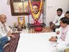 स्व. दिव्यऋषि तिवारी के निधन पर मुख्यमंत्री डॉ. यादव ने परिजन को दी सांत्वना