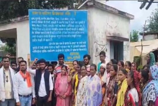 CG में धर्मांतरण को लेकर बढ़ा विरोध, ग्रामीणों ने लगाए नो एंट्री के साइन बोर्ड