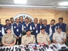 जबलपुर पुलिस ने 4 करोड़ 35 लाख 55 हजार रुपये कीमत का 871 किलो 95 ग्राम गांजा, 412 नग पेंट के डिब्बे एवं तस्करी में प्रयुक्त कंटेनर किया जब्त