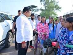 विद्यार्थियों की मांग पर प्रार्थना शेड एवं मंच निर्माण के दिए निर्देश