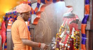 गोरखनाथ मंदिर के शक्तिपीठ में गोरक्षपीठाधीश्वर एवं मुख्यमंत्री योगी आदित्यनाथ ने की कलश स्थापना